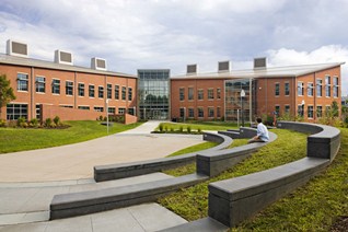 美國麻省大學(xué)阿姆斯特丹分校