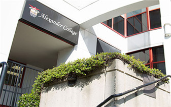 加拿大亞歷山大學(xué)院